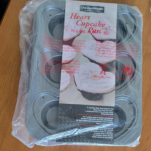 Chicago Metallic Heart Cupcake Pan NOS Vintage - Picture 2 of 8
